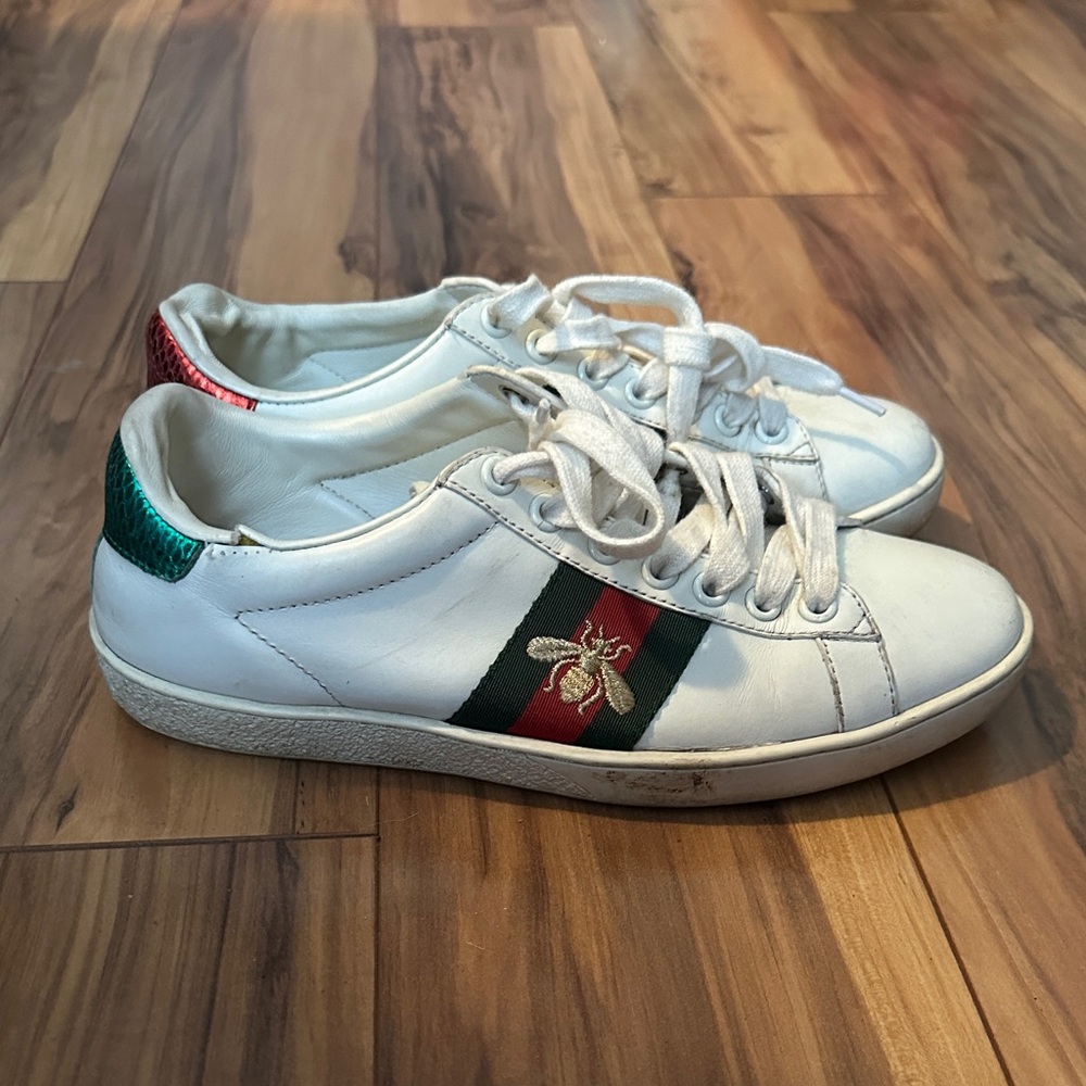Gucci White Sneakers with Green and Red Stripe